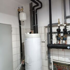 Zbiornika ciepłej wody użytkowej zasilany z pompy ciepła